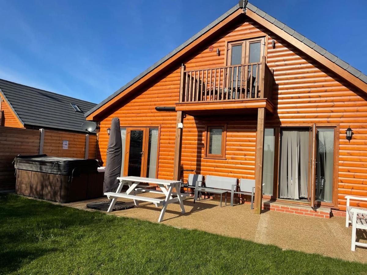 31 Cherry East Riding Of Yorkshire Hot Tub & Fishing Garton Exteriör bild