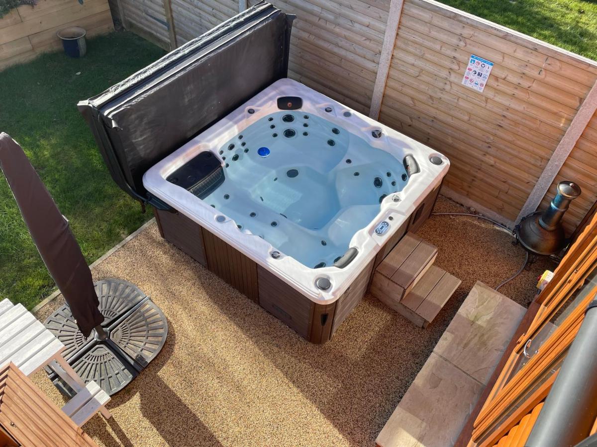31 Cherry East Riding Of Yorkshire Hot Tub & Fishing Garton Exteriör bild